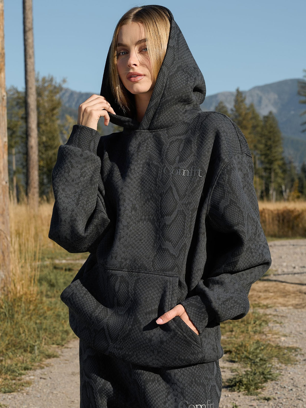 Minimalist Hoodie – Mega