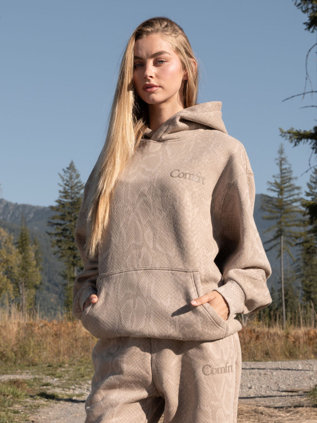 Minimalist Hoodie – Mega